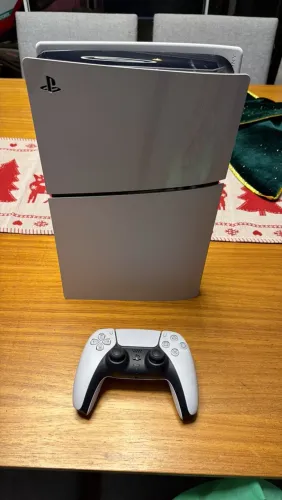 PS5 Slim 825GB com mídia