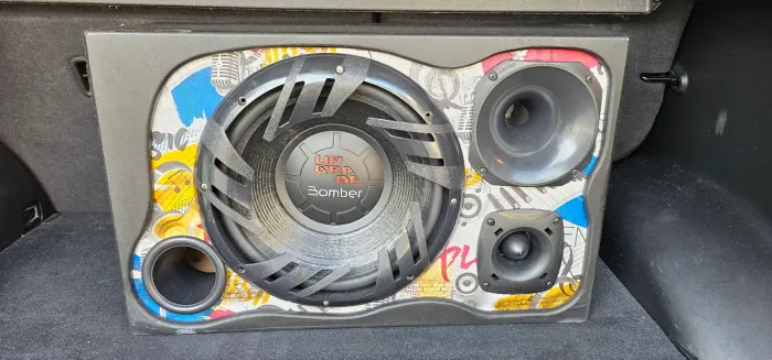 Caixa de som automotivo + modulo. Oferta impedível! Vendendo para liberar espaço. 