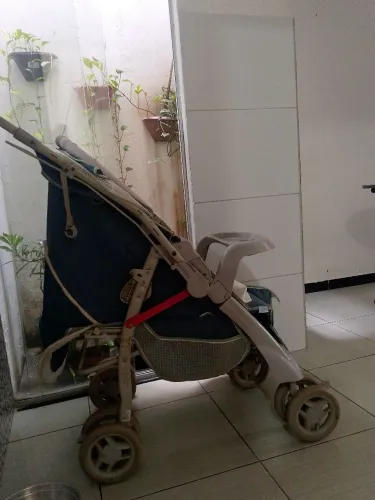 Vendo carrinho de bebê 