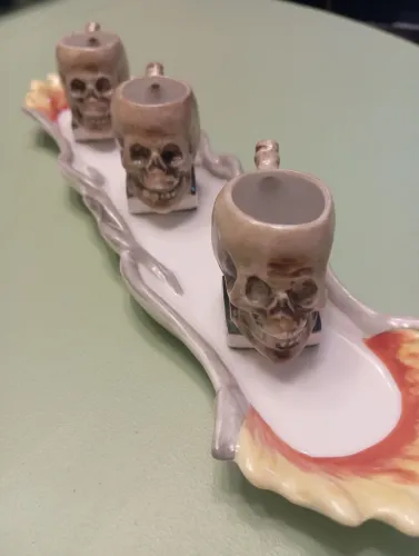 Serviço de licor estilo Memento Mori.