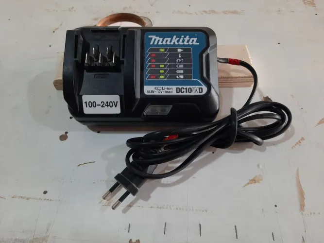 Carregador Makita DC10WD 12V