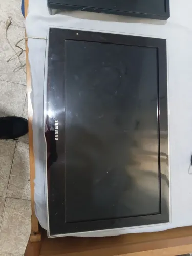 Duas tvs usadas