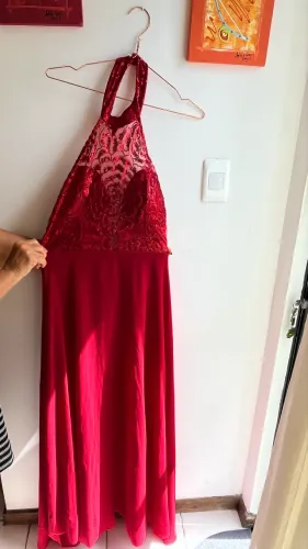 Vestido de Festa Vermelho com Renda e Brilho - Elegante