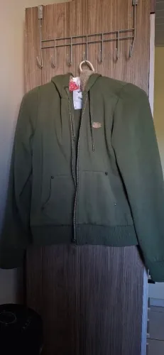 Casaco de moletom, touca peluciada por dentro, tamanho G. ORIGINAL MORMAII.<br>R$20,00