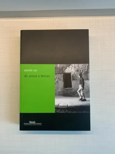 Livro de Amor e Trevas de Amós Oz