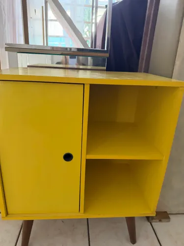 Barzinho em laca amarelo 