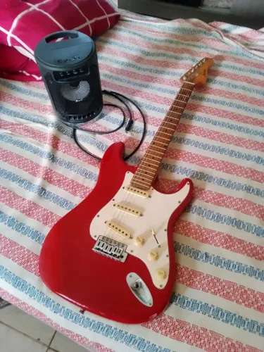 Guitarra e caixa de som