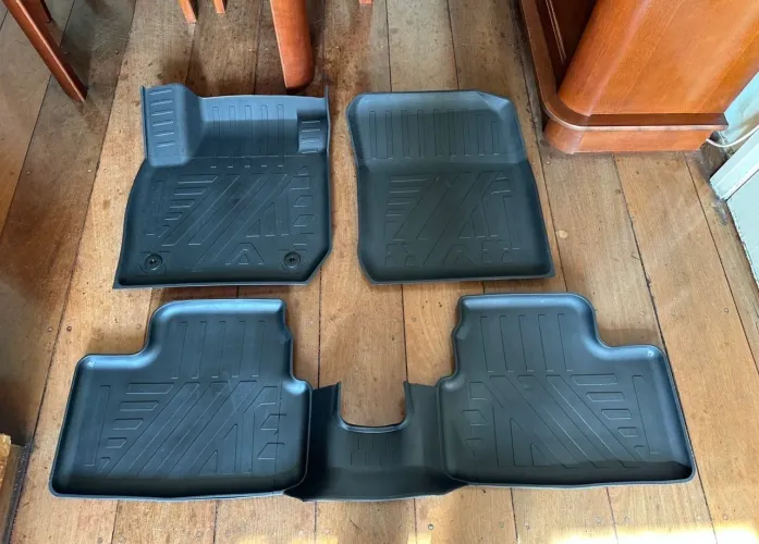 Jogo de Tapetes Bandeja em Borracha para VW Polo todos os modelos de 2017 a 2026