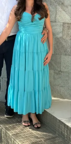 VESTIDO AZUL TURQUESA FEITO À MÃO - TAMANHO P/M