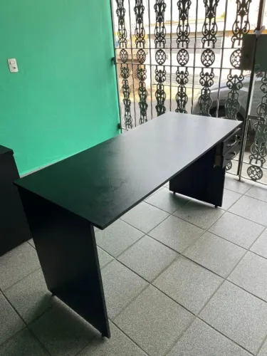 mesa preta escritório - 2 gavetas 1,40 mts - seminova