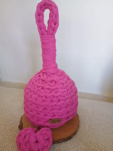 Peso para porta em fio de malha rosa