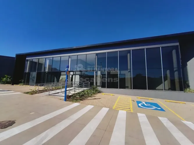 Sala Próximo a Av. Murchid. Homsi.