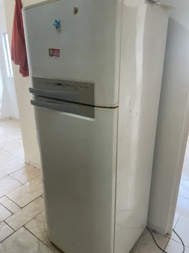 Vendo geladeira fogão 6 bocas central de ar em excelente estado 12000 btus