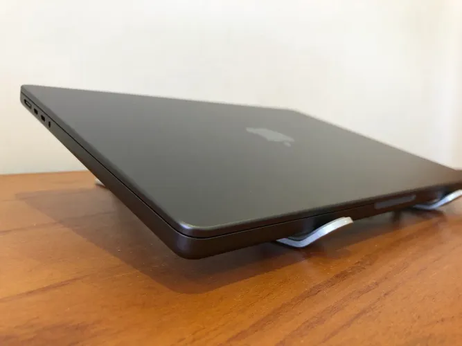 MACBOOK PRO M5 24GB / 1TB SSD