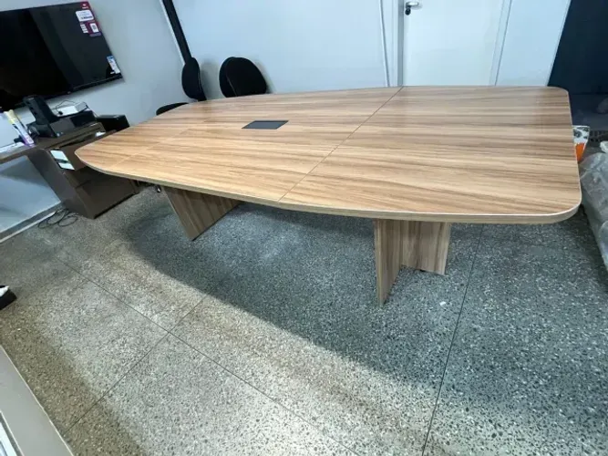 Mesa de Reunião de Escritório com Caixa de Tomada - 3,50x1,20cm - (OFERTA APROVEITE)!!