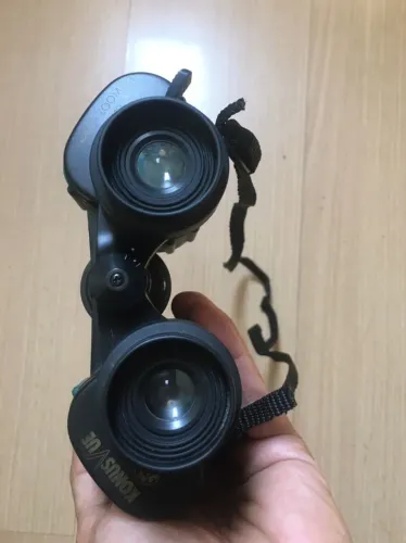 binóculo da marca Konus, modelo Konusvue.