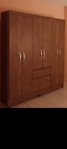 Vendo guarda roupas usado