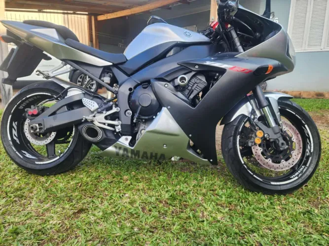 Vendo moto yamaha YZF -R1 1000cc
