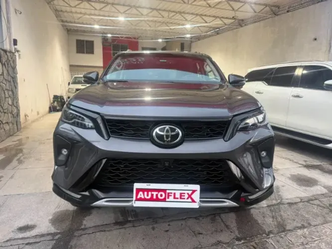 Toyota Hilux SW4 SRX Plat. 4X4 2.8 TB Die. Aut. 2026