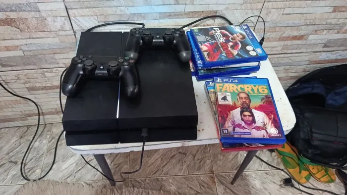 Vende-se Playstation 4