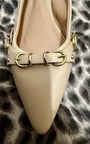 Sapato: Scarpin Aberto verniz marca Constance.