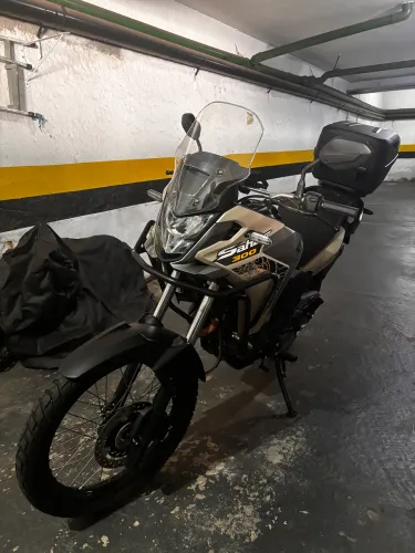 Sahara 300 ADV bege 2025