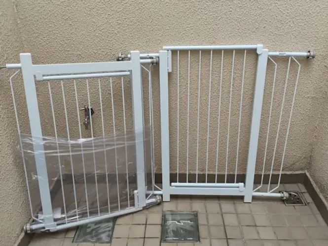 Duas grades de porta e dois extensores