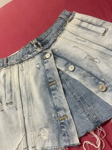Saia jeans ZARA. 