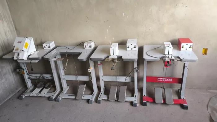 Vende - se máquina de fazer laços de fita para roupas íntimas 