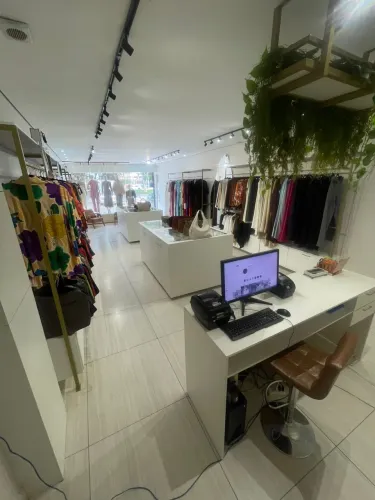 Vendo loja de roupa feminina