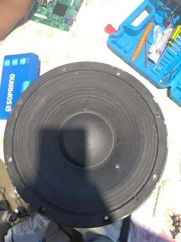 Alto falante de 12 polegada WPU1205 8ohms em bom estado, aceito negociação