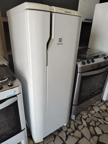 Geladeira Eletrolux 220w