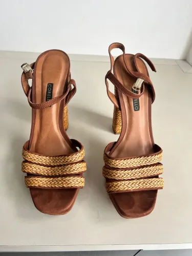 Sandália meia-pata corello