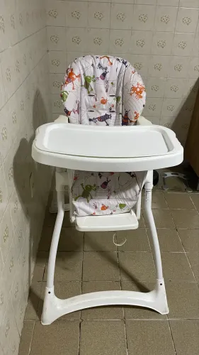 Vendo cadeira de alimentação  pra vender logo. 130,00