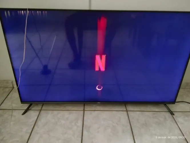 Smartv Philco 4k 55" com linhas na tela