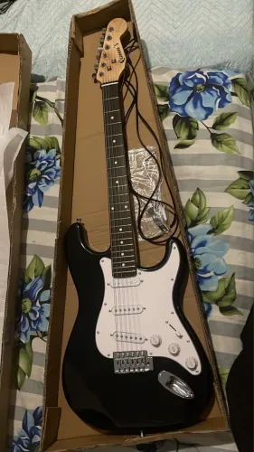 VENDA DE GUITARRA NOVA