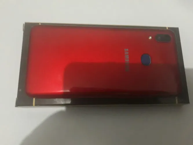 Vendo celular Samsung semi-novo, funcionando tudo perfeitamente.