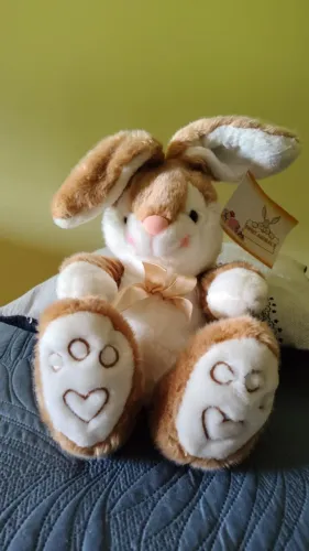 Coelho bichinho de pelúcia muito bem conservado