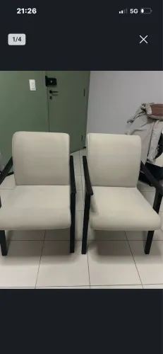 Vendo 2 poltronas, da loja Jacaunas, comprada a menos de 1 ano. Bem conservada 