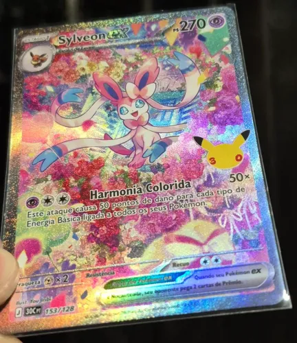 Carta Pokémon TCG - Sylveon ex (153/128) Ultra Rara - Celebração 30 Anos (Perfeita!)