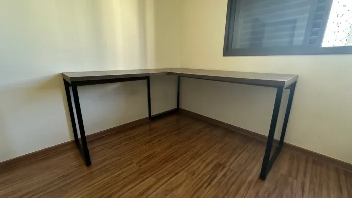 Mesa de Escritório em L Estilo Industrial (Mobly) - 150x150 cm