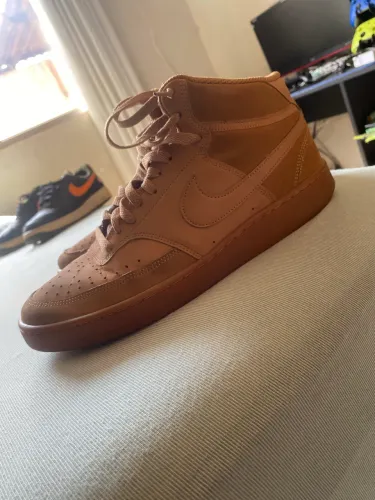 Tênis masculino Nike court vision cano alto bege