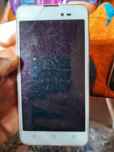 Celular antigo com defeito 