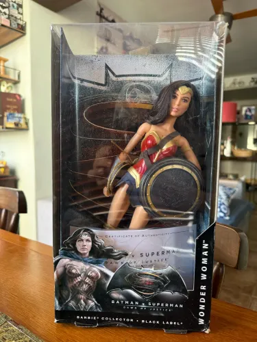 Barbie Collector Mulher-Maravilha Batman vs Superman Black Label DGY05 Rara + Certificado 