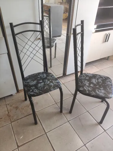 QUATRO CADEIRAS AVULSAS