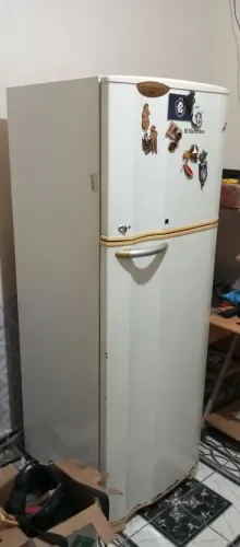 Vende-se está geladeira Eletrolux 