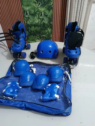Patins semi novo tamanho 39-42 mas serve pra 37