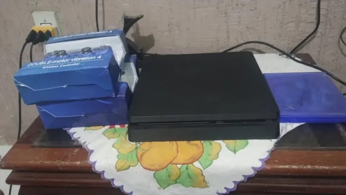 PlayStation 4 Slim 