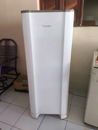 Geladeira Esmaltec 245L