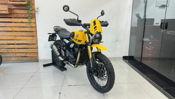 TRIUMPH SCRAMBLER 400 XC ABS 2026 AMARELA COM APENAS 5.000 KM